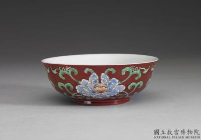 图片[2]-Bowl with floral decoration in red ground of yangcai painted enamels, Qing dynasty, Yongzheng reign (1723-1735)-China Archive